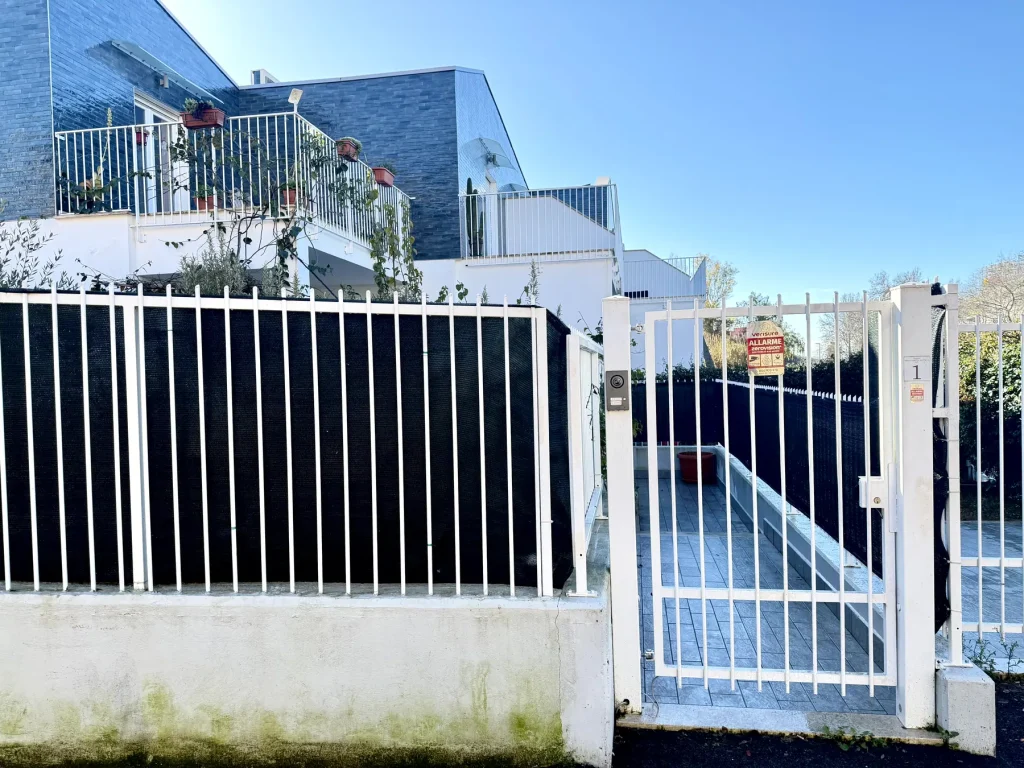 Villino a schiera con giardino privato, Casetta Mattei, immagine 2 di 12