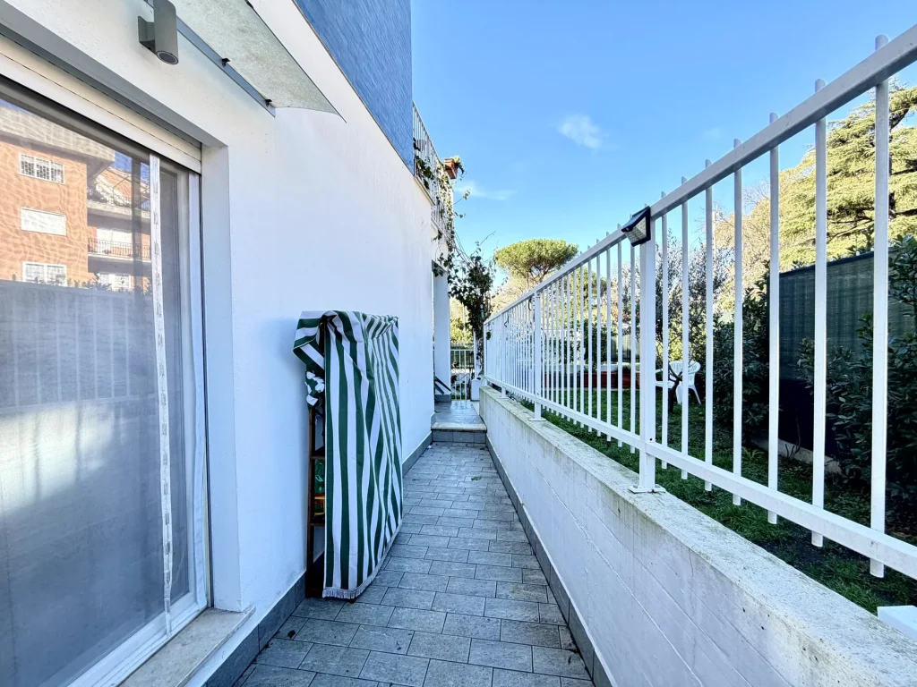 Villino a schiera con giardino privato, Casetta Mattei, immagine 9 di 12