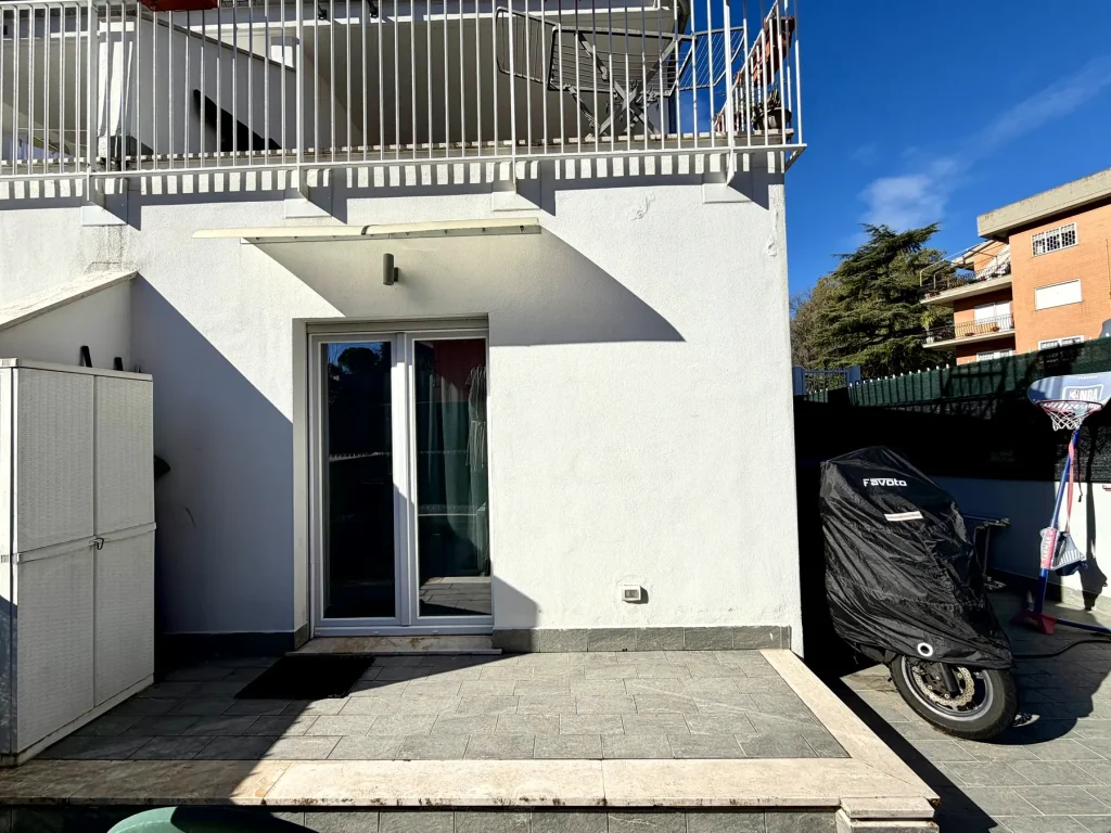 Villino a schiera con giardino privato, Casetta Mattei, immagine 11 di 12
