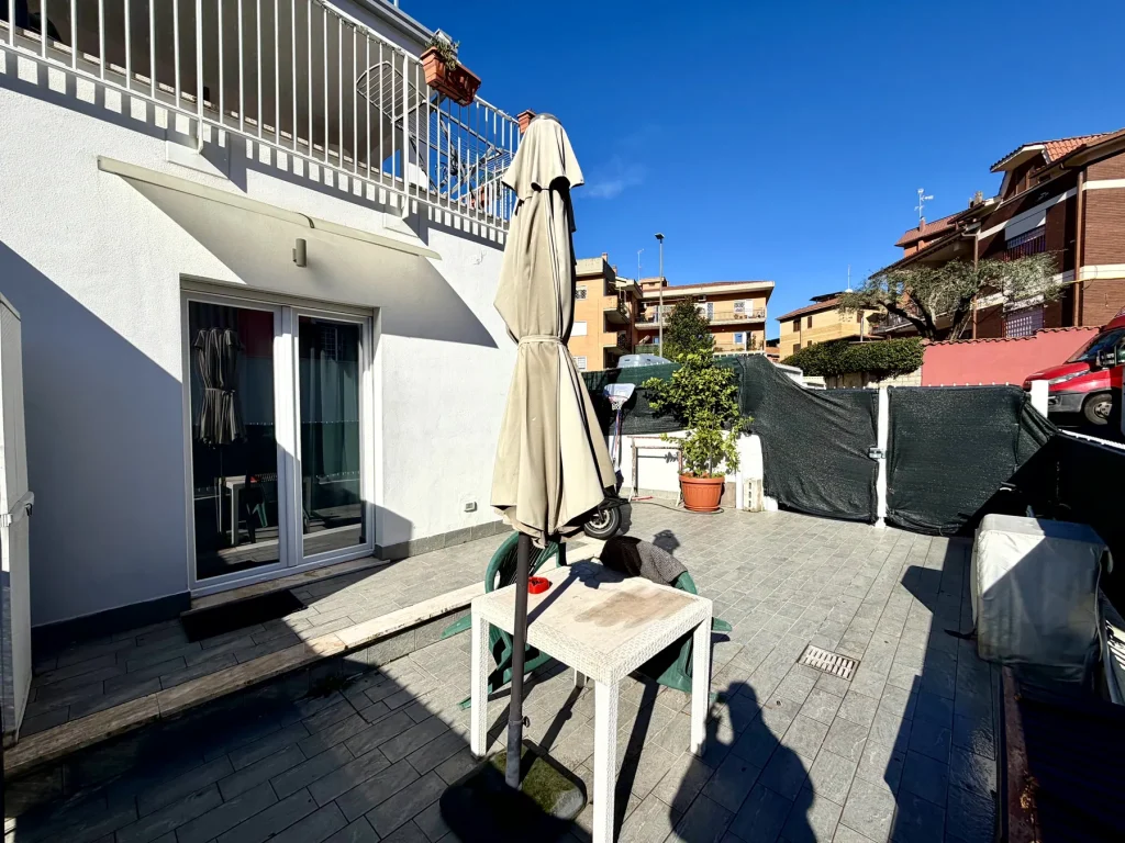 Villino a schiera con giardino privato, Casetta Mattei, immagine 12 di 12