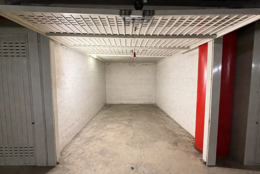 Box in garage — zona Cipro, Cipro, immagine 1 di 12