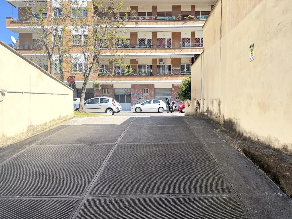Box in garage — zona Cipro, Cipro, immagine 8 di 12