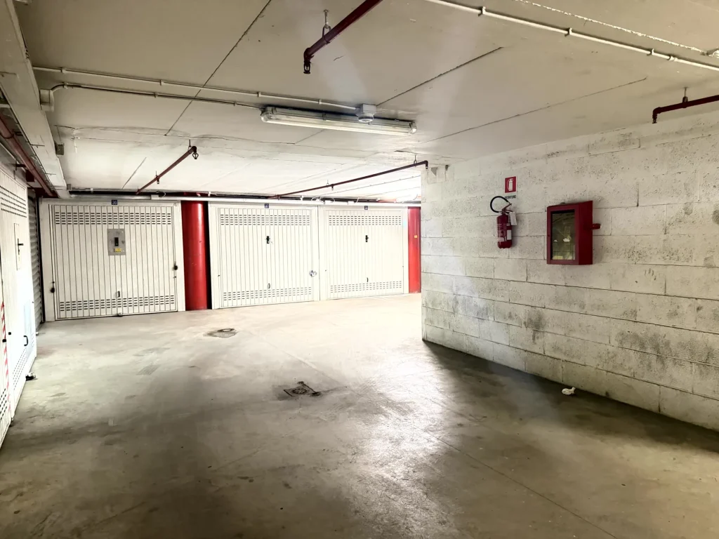 Box in garage — zona Cipro, Cipro, immagine 11 di 12
