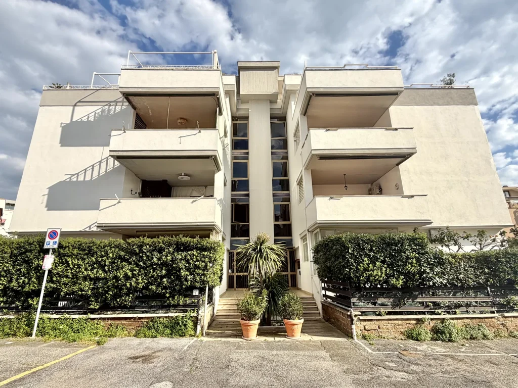 Attico vista mare con terrazzo, Santa Marinella, immagine 2 di 12