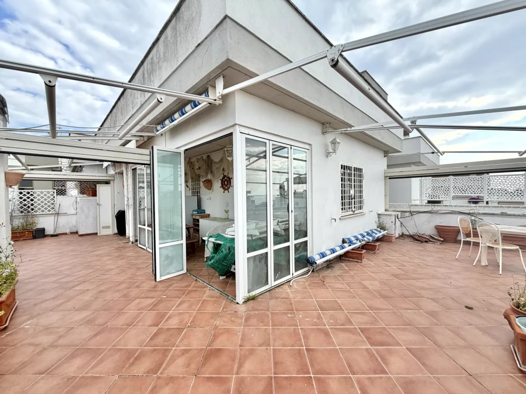 Attico vista mare con terrazzo, Santa Marinella, immagine 3 di 12