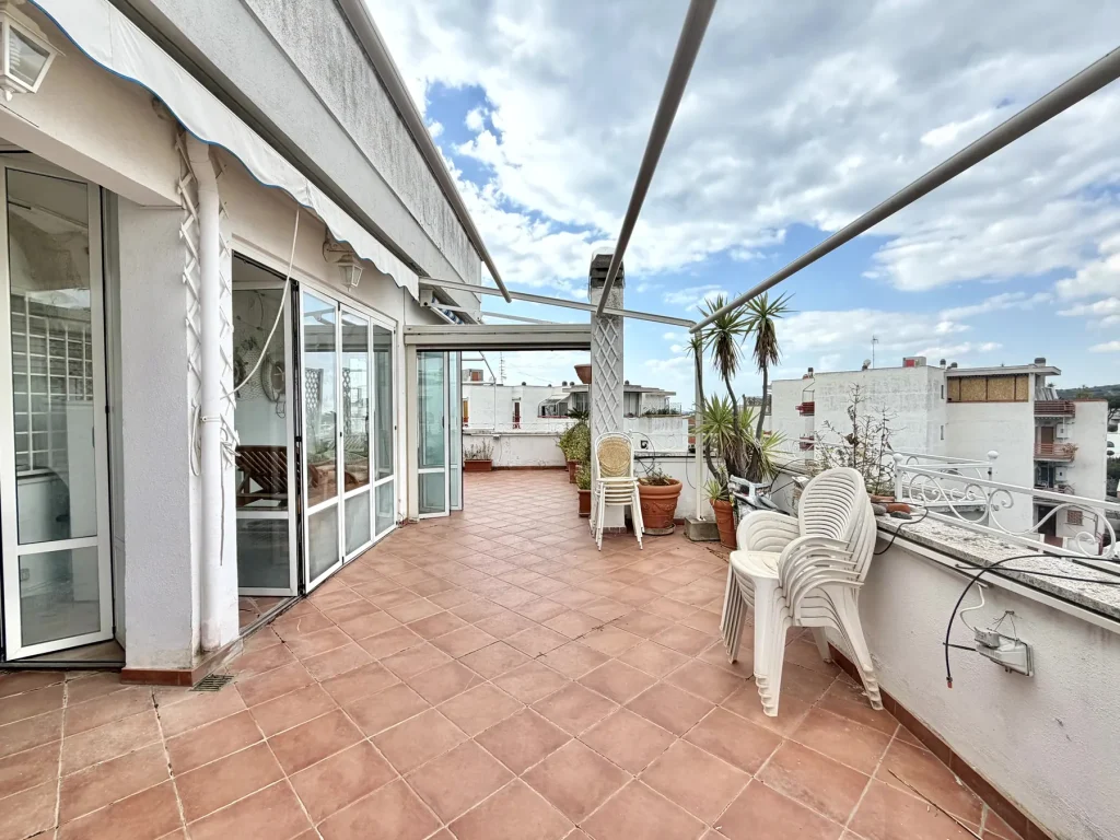 Attico vista mare con terrazzo, Santa Marinella, immagine 1 di 12