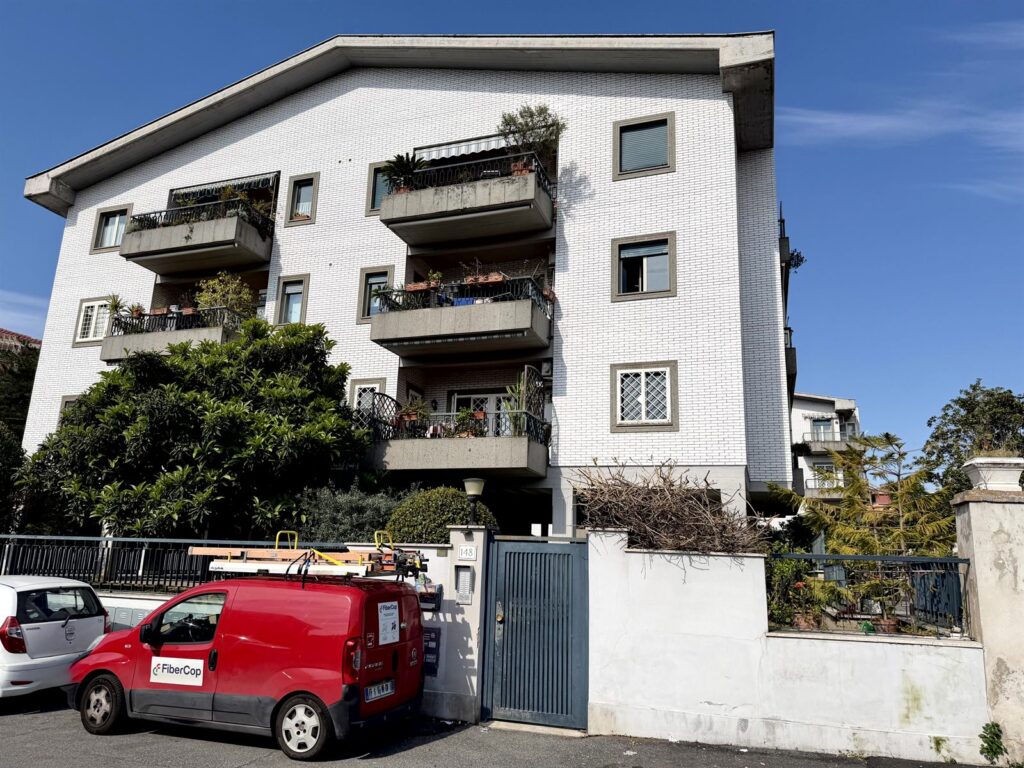 Trilocale in Via dei Gonzaga 148, immagine 2 di 2