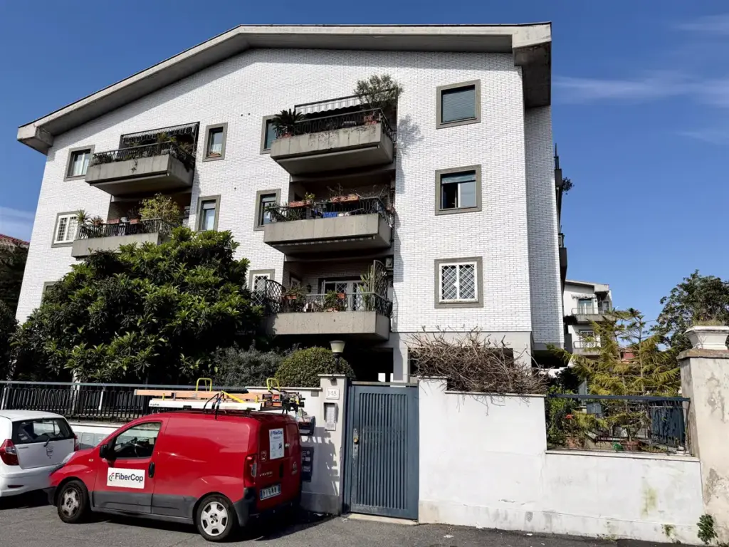 Trilocale in Via dei Gonzaga 148, immagine 1 di 2