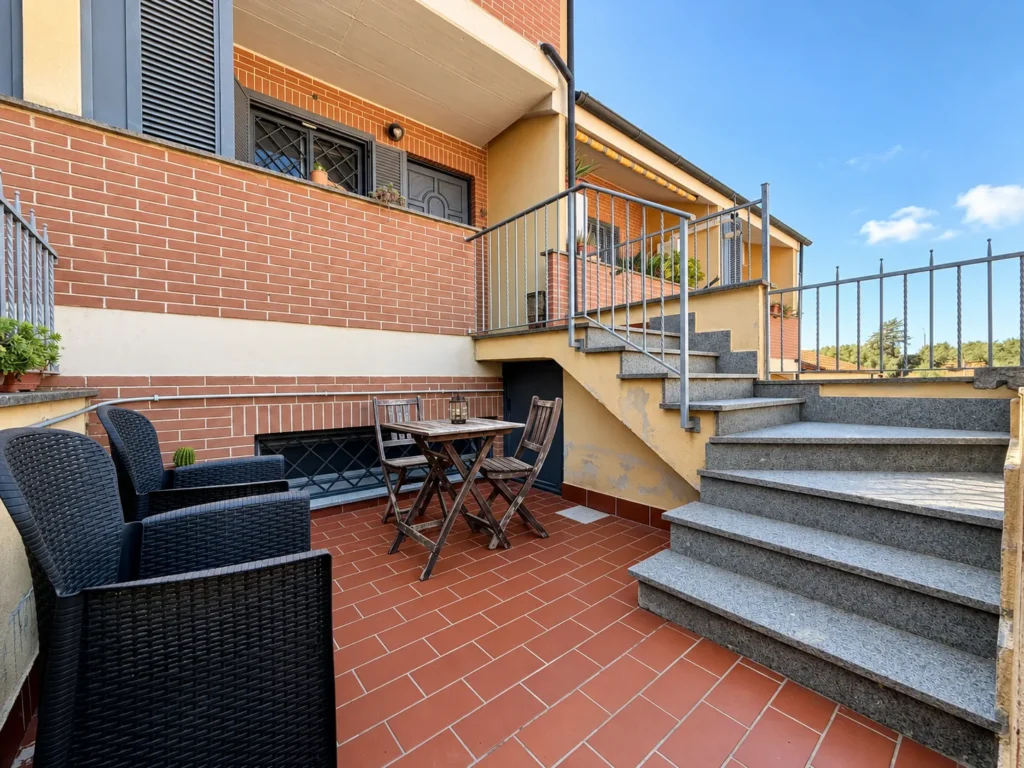 Terrazzo arredato del villino a schiera a Trigoria, immagine 2 di 10