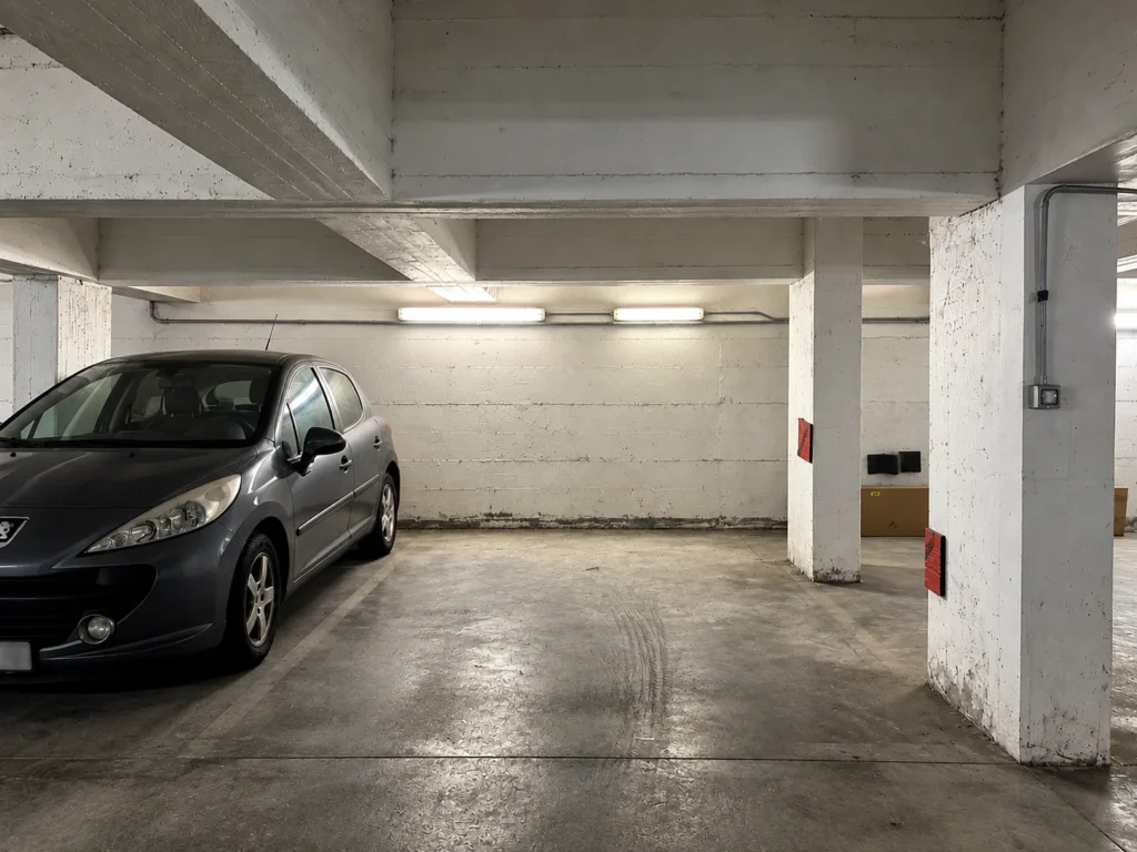 Spazio garage coperto del complesso residenziale, immagine 10 di 10